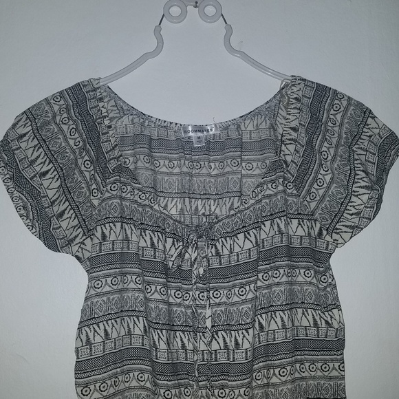 ⭐️💸Roommates Blouse - Picture 3 of 4